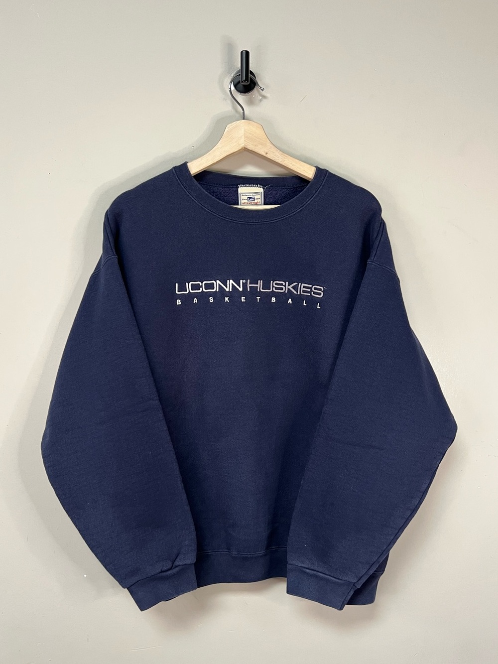 Vintage NCAA Huskies Basketball Crewneck